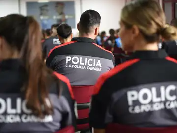 Cuatro mandos de la Policía Canaria, denunciados por presunto acoso laboral por una agente Agentes de la Policía Canaria