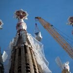 V&Iacute;DEO: La Sagrada Familia coloca el brazo superior de la torre de Jesucristo y pasa a ser la iglesia m&aacute;s alta del mundo