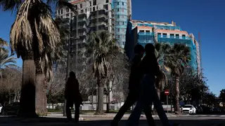 Este domingo se cumplen dos años del incendio del edificio del barrio de Campanar de València GRAFCVA2257. VALÈNCIA, 21/02/2026.- El edificio del barrio de Campanar de València devastado por un incendio el 22 de febrero de 2024, que dejó diez muertos y a centenares de familias sin nada, cumple este domingo dos años de la tragedia inmerso, desde hace más de seis meses, en su rehabilitación integral. EFE/Manuel Bruque