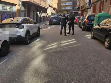 Agentes de la Policía Nacional en el lugar de la agresión Agentes de la Policía Nacional en el lugar de la agresión