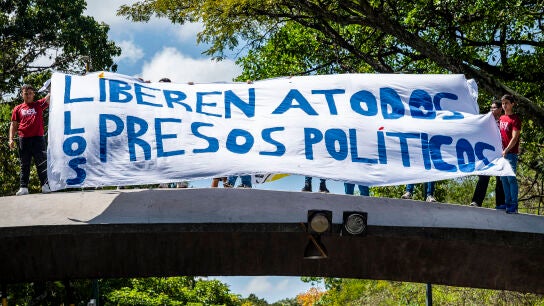Comienza en Venezuela la liberación de cientos de presos avalados por ...