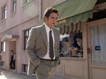 Paşalı interpreta a Kemal, el protagonista de 'El museo de la inocencia' el drama turco que arrasa en Netflix