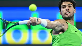 ATP Qatar Open Final Doha (Qatar), 21/02/2026.- Carlos Alcaraz of Spain in action against Arthur Fils of France during their men's singles final match at the Qatar Open tennis tournament in Doha, Qatar, 21 February 2026. (Tenis, Francia, España, Catar) EFE/EPA/NOUSHAD THEKKAYIL