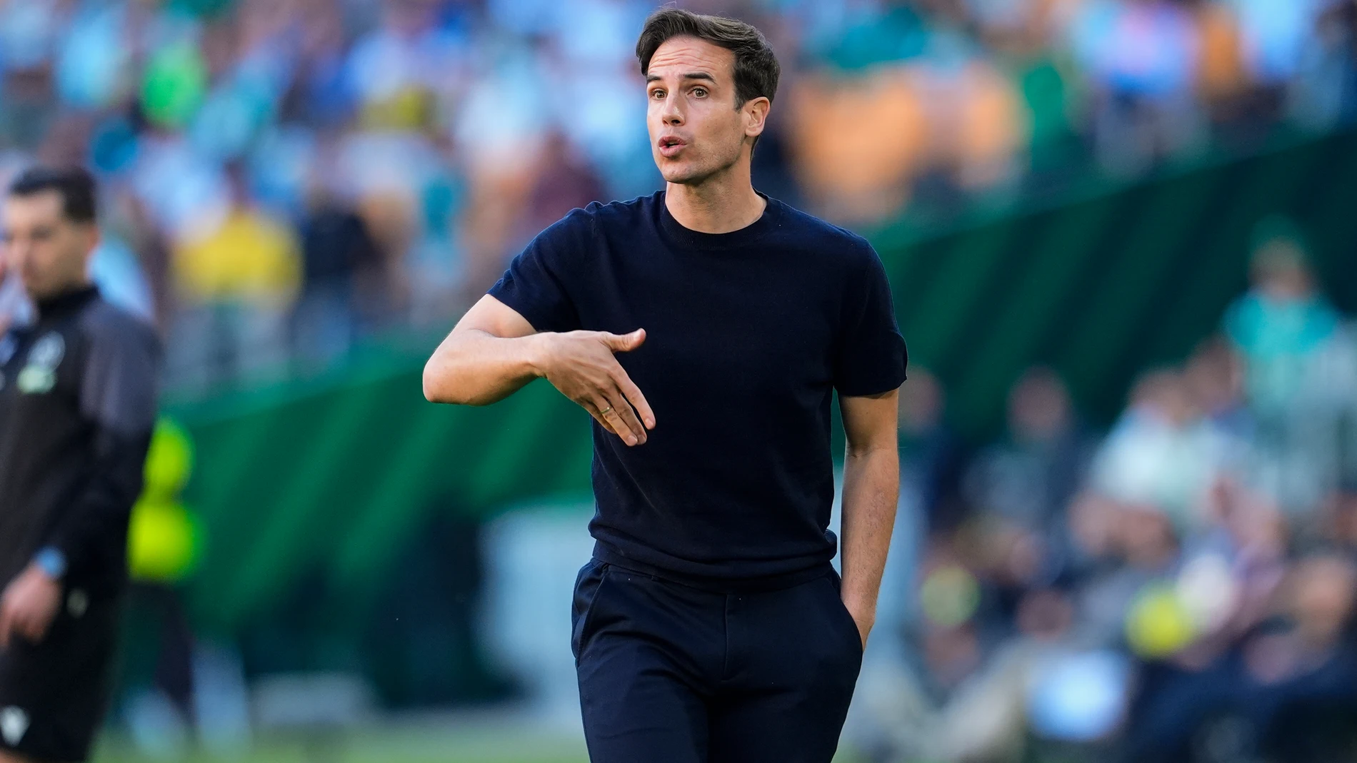 Inigo Perez, head coach of Rayo Vallecano, gestures during the Spanish league, LaLiga EA Sports, football match played between Real Betis and Rayo Vallecano at La Cartuja stadium on February 21, 2026, in Sevilla, Spain. AFP7 21/02/2026 ONLY FOR USE IN SPAIN