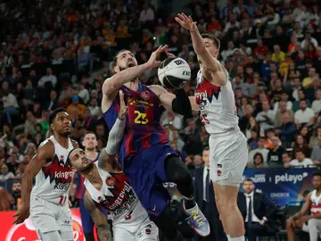 Howard y Frisch intentan detener la penetración de Shengelia Howard y Frisch intentan detener la penetración de Shengelia