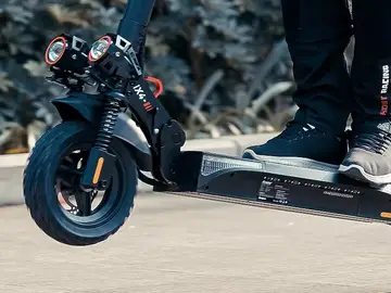 Este patinete con motor de 800 W y batería para 45 kilómetros solo cuesta poco más de 300 euros iScooter iX4