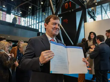 El candidato del PP a la Presidencia de la Junta de Castilla y León, Alfonso Fernández Mañueco, muestra el programa electoral El candidato del PP a la Presidencia de la Junta de Castilla y León, Alfonso Fernández Mañueco, muestra el programa electoral