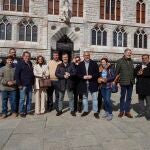 El portavoz nacional de Vox, Jos&eacute; Antonio F&uacute;ster, y el candidato a la Presidencia de la Junta de Castilla y Le&oacute;n, Carlos Poll&aacute;n, atienen a los medios tras reunirse con la Asociaci&oacute;n de Amigos del Patrimonio Cultural de Le&oacute;n, Promonumenta