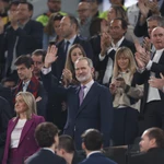 El Rey visita el Roig Arena antes de asistir a la final de la Copa del Rey