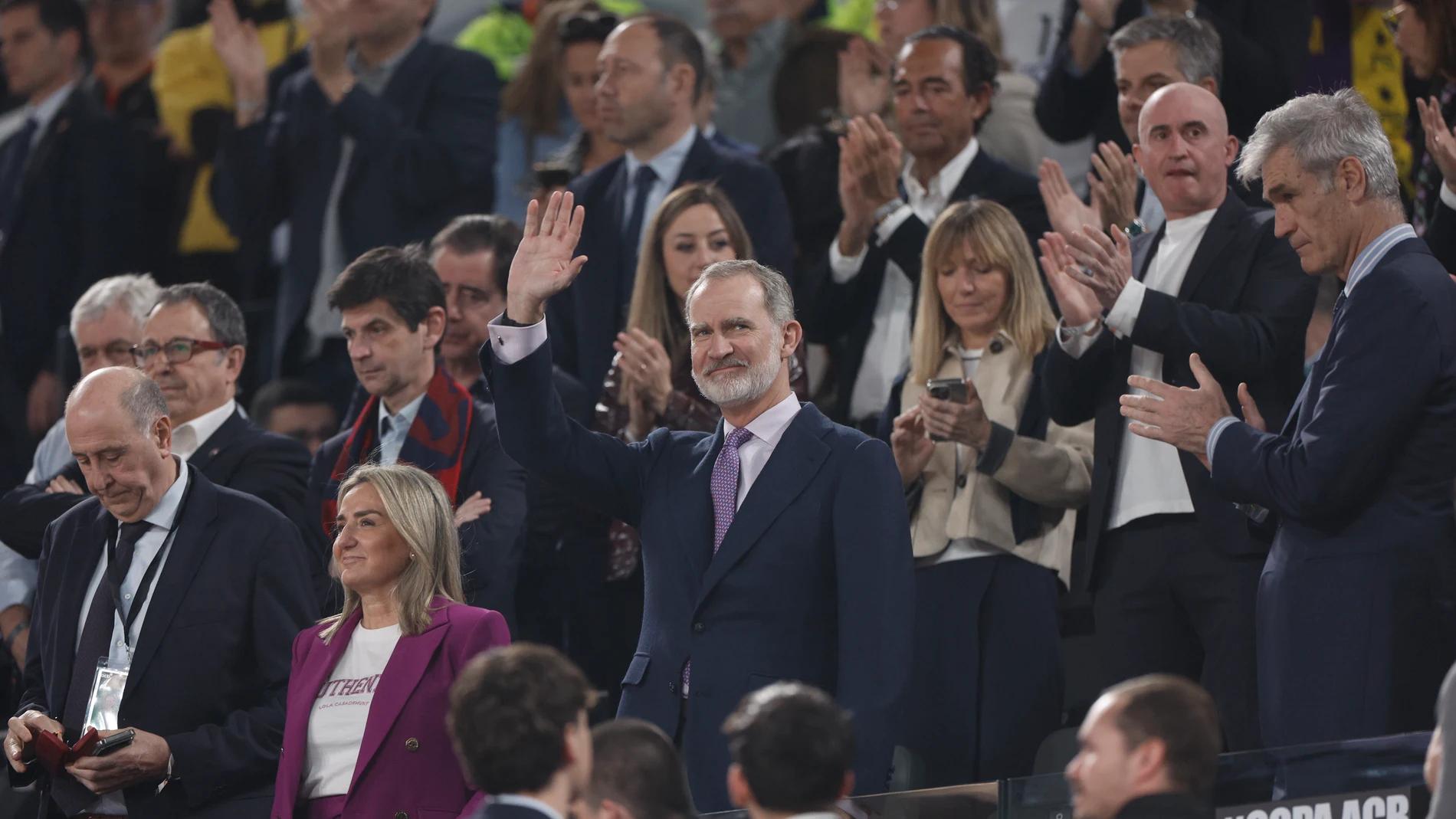 El Rey visita el Roig Arena antes de asistir a la final de la Copa del Rey