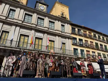 El alcalde de Segovia, José Mazarías, aplaude a una de las agrupaciones premiadas en el Carnaval El alcalde de Segovia, José Mazarías, aplaude a una de las agrupaciones premiadas en el Carnaval