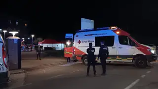 Un incendio, ya extinguido, obliga a desalojar la residencia La Granadilla de Badajoz BADAJOZ (EXTREMADURA), 22/02/2026.- Un incendio declarado la tarde de este domingo en la residencia de personas mayores La Granadilla de Badajoz (Extremadura), ya extinguido, ha obligado a evacuar a usuarios del centro. El fuego se ha declarado sobre las siete de la tarde en la quinta planta del centro, al parecer por un cortocircuito, según han informado a EFE fuentes de los bomberos y familiares de los residentes, y ha motivado al desalojo de esta planta y también de la sexta. EFE/ José Lui...