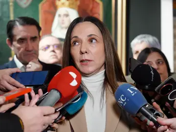 La cabeza de lista a las Cortes por León, Maria José Álvarez, atiende a los medios de comunicación La cabeza de lista a las Cortes por León, Maria José Álvarez, atiende a los medios de comunicación