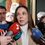 La cabeza de lista a las Cortes por Le&oacute;n, Maria Jos&eacute; &Aacute;lvarez, atiende a los medios de comunicaci&oacute;n