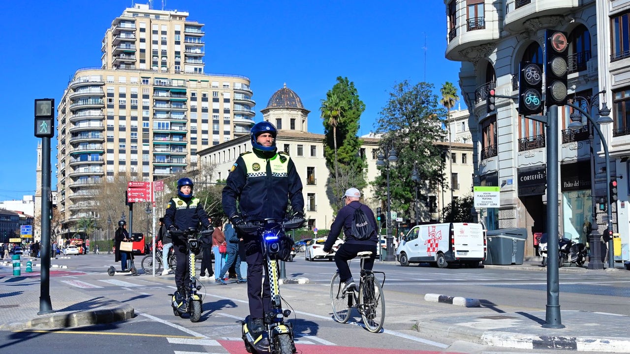 Así es la nueva patrulla de policías que vigila los carriles bici de ...