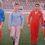 El entrenador Jos&eacute; Luis Garc&iacute;a Traid junto a Juan Jos&eacute; Rubio, Quique Ramos y Marcos Alonso. Atl&eacute;tico de Madrid 1980/81.
