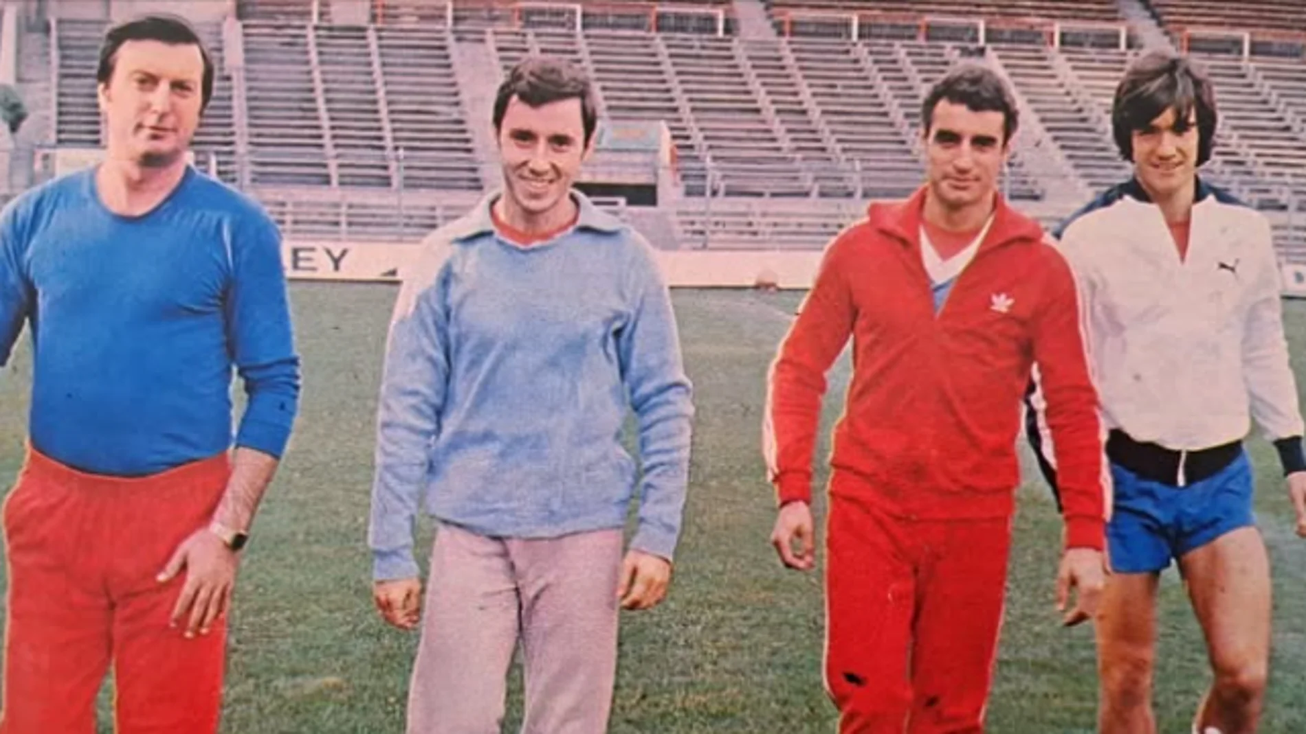 El entrenador José Luis García Traid junto a Juan José Rubio, Quique Ramos y Marcos Alonso. Atlético de Madrid 1980/81.