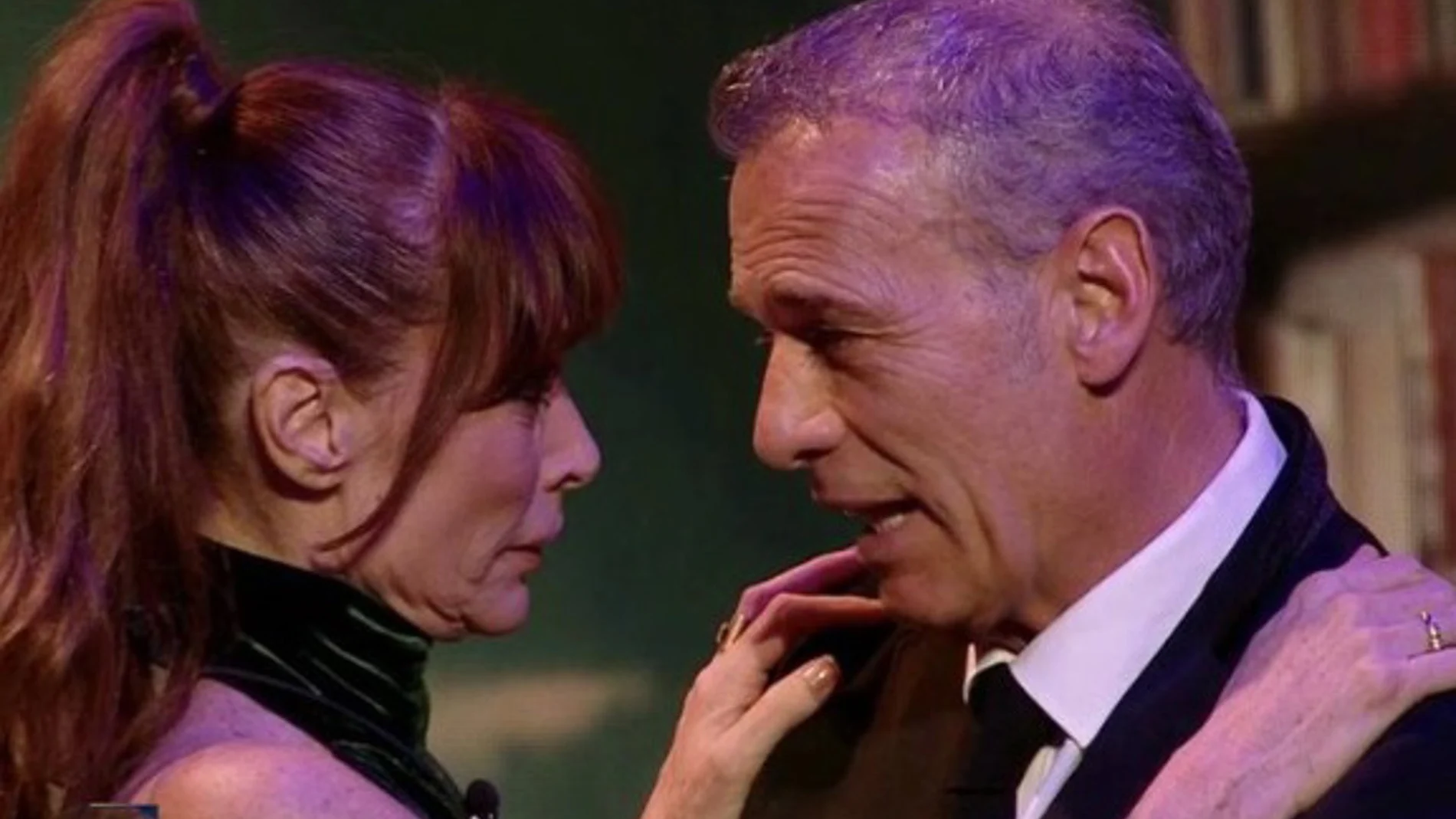 Carlos Lozano y Cristina Piaget, saltan chispas en su esperado reencuentro: "¿Me vas a besar o no?"