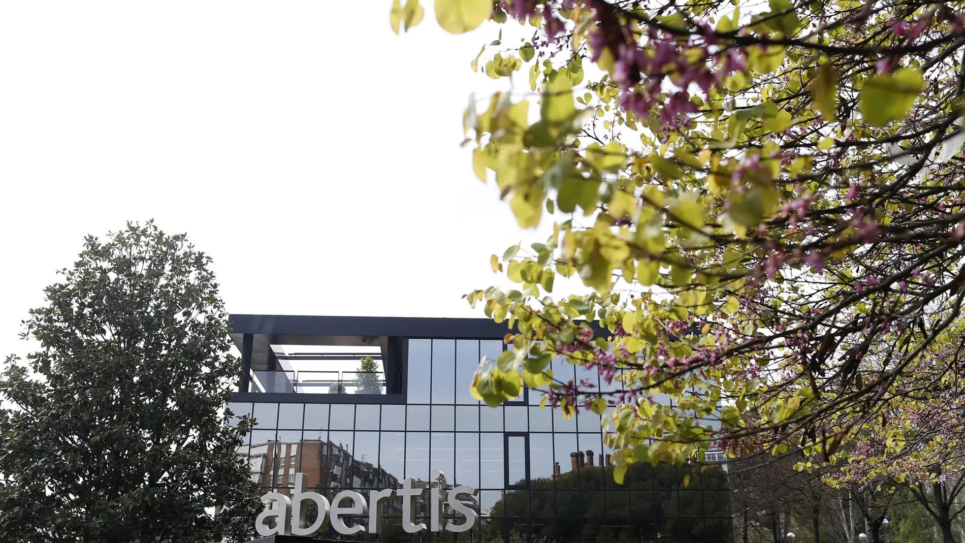 Economía/Empresas.- Abertis mantiene el pago anual a ACS del dividendo de 300 millones de euros