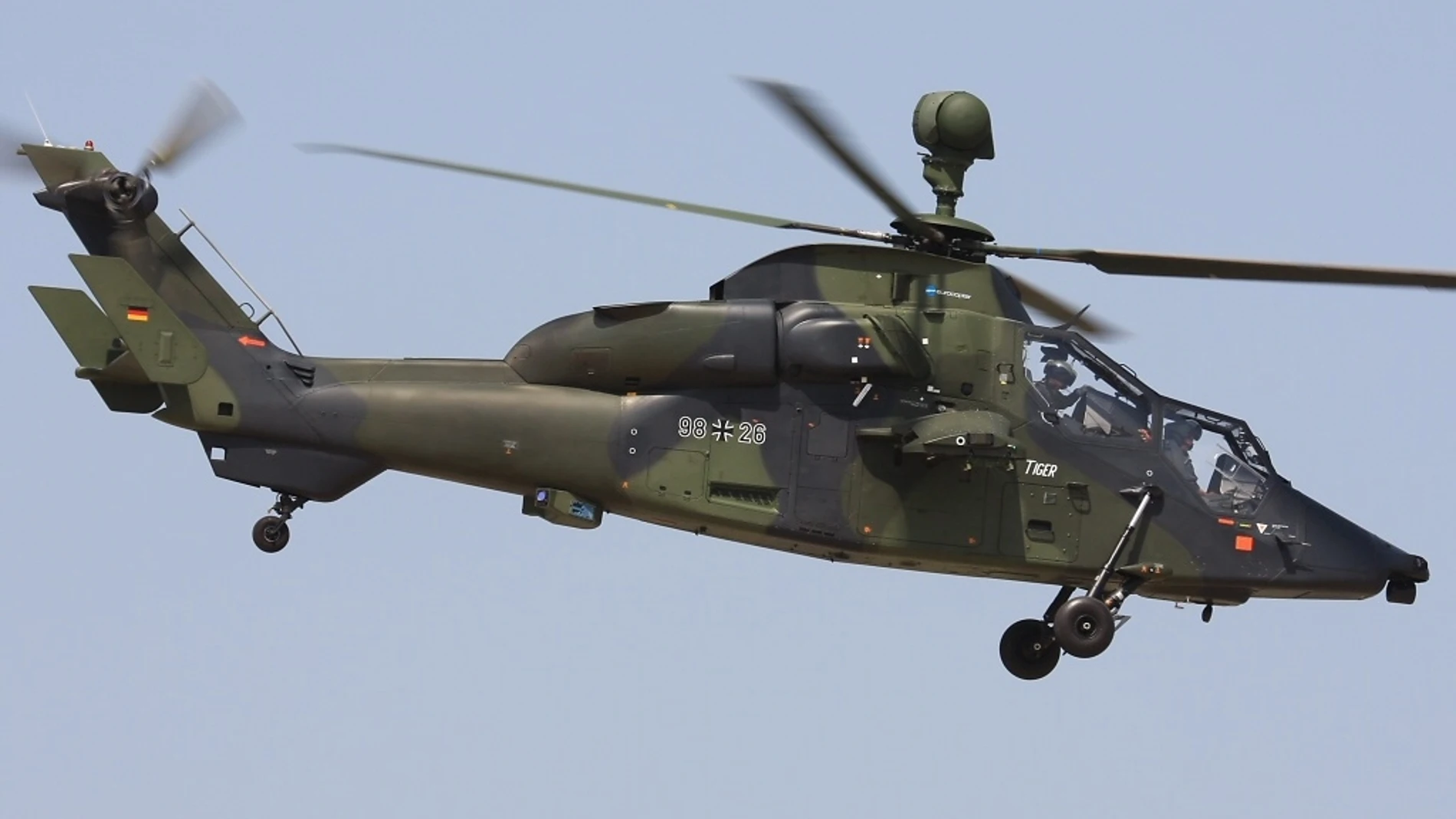 Los helicópteros de ataque EC-665 Tigre HAD-E del Ejército español muestran su poderío en Ciudad Real