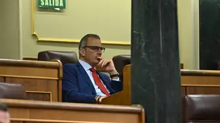 Pleno del Congreso MADRID, 24/02/2026.- El diputado y portavoz de Vox en el Ayuntamiento de Madrid, Javier Ortega Smith, asiste al pleno celebrado por el Congreso de los Diputados, este martes en Madrid. EFE/Fernando Villar