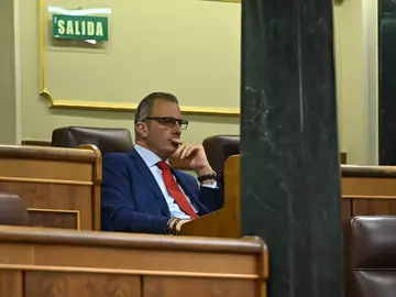 Pleno del Congreso MADRID, 24/02/2026.- El diputado y portavoz de Vox en el Ayuntamiento de Madrid, Javier Ortega Smith, asiste al pleno celebrado por el Congreso de los Diputados, este martes en Madrid. EFE/Fernando Villar