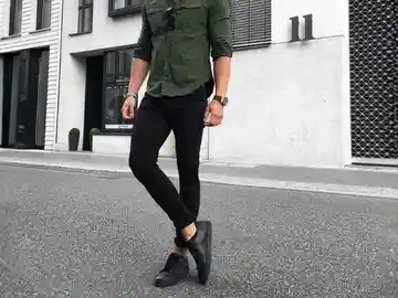 Las zapatillas de piel que muchos hombres usan cuando quieren verse arreglados sin llevar zapatos ahora a mitad de precio Tommy Hilfiger Sneaker