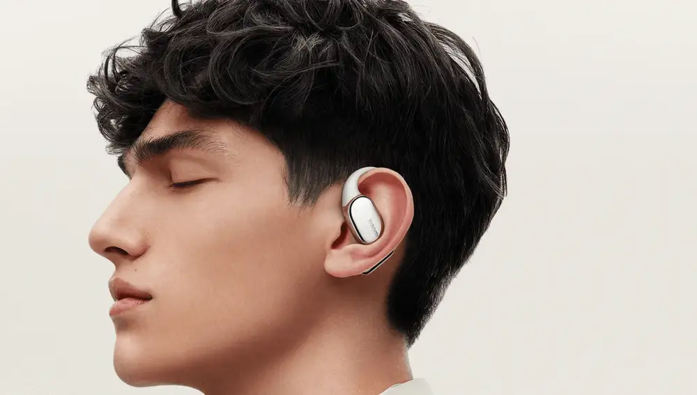 Xiaomi OpenWear Stereo Pro en la oreja