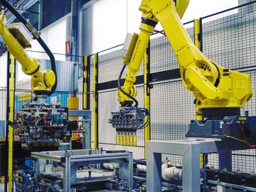 Robot &aacute;gil de l&iacute;neas en la f&aacute;brica de Burgos de L&acute;Or&eacute;al 