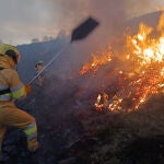 Cantabria vive una noche "muy complicada" por los incendios forestales y 36 siguen activos 