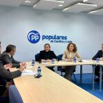 Isabel Blanco, mar&iacute;a Pardo y Conrado &Iacute;scar se re&uacute;nen con miembros de CEOE Castilla y Le&oacute;n