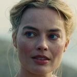 Margot Robbie como Cathy en &lsquo;Cumbres Borrascosas&rsquo; con rubor en mejilla