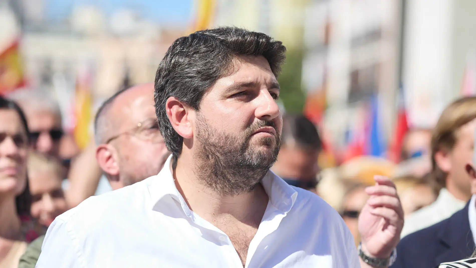 López Miras tilda de "paletismo xenofóbico" las declaraciones de Alamany (ERC) sobre la Región de Murcia