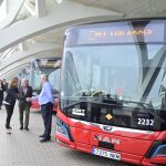 La alcaldesa de Valencia, Mar&iacute;a Jos&eacute; Catal&aacute;, en la presentaci&oacute;n de los 26 nuevos autobuses el&eacute;ctricos de la EMT