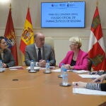 Miguel &Aacute;ngel de Vicente firma el convenio con Marta Ruano