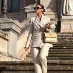 Rocio Camacho con traje beige entallado de Zara