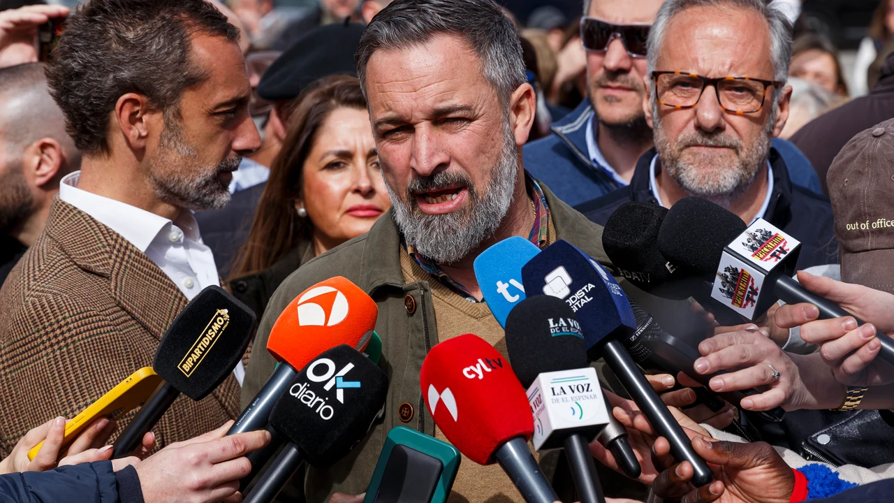 Abascal sigue golpeando la mano tendida del PP