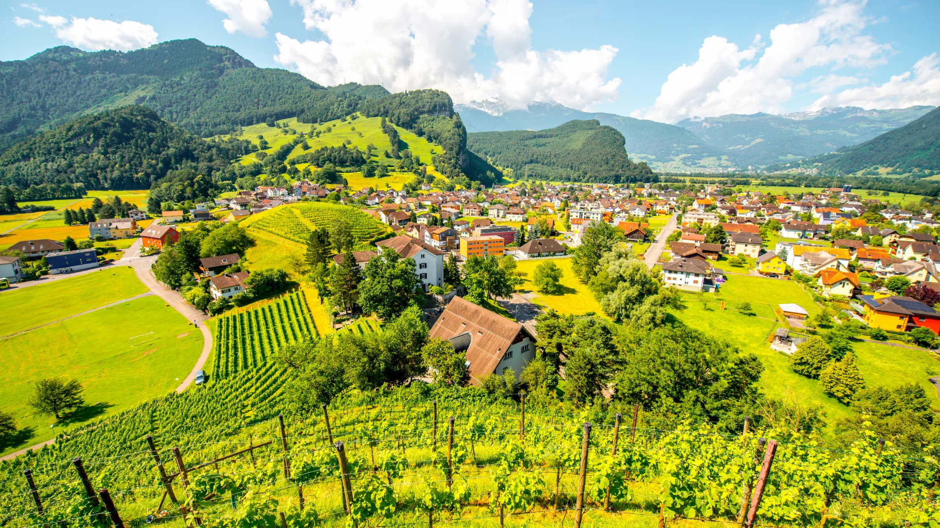 Es uno de los cinco países de Europa que no tiene aeropuerto