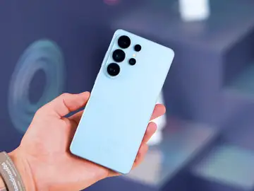 El teléfono de Samsung es precioso en este color azul cielo Trasera del Samsung Galaxy S26 Ultra