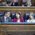Pedro S&aacute;nchez, Mar&iacute;a Jes&uacute;s Montero y Yolanda D&iacute;az, en el Congreso
