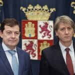 Ma&ntilde;ueco y Mart&iacute;nez durante un encuentro en la sede de la Junta