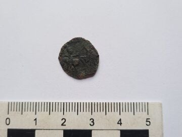 Moneda romana encontrada en el Castro da Cividade, en PontevedraREMITIDA / HANDOUT por AYUNTAMIENTO DE CERCEDO-COTOBADEFotograf&iacute;a remitida a medios de comunicaci&oacute;n exclusivamente para ilustrar la noticia a la que hace referencia la imagen, y citando la procedencia de la imagen en la firma26/02/2026