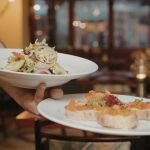 "Ya me explotaron mucho y no volver&eacute; a pasar por eso": la respuesta de un camarero a una oferta de 11 horas diarias por 1.300 euros al mes