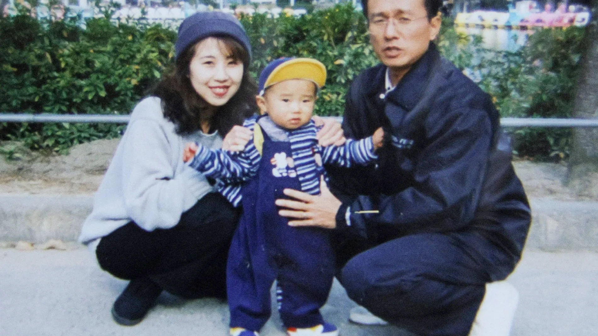 Namiko Takaba junto a su hijo Kohei Takaba y su marido Satoru Takaba