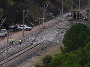 Zona cero donde se produjo el accidente ferroviario entre dos trenes en Adamuz