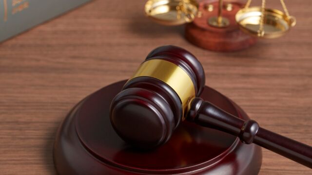 El Supremo confirma que si te readmiten tras un despido improcedente, la empresa deber&aacute; descontar de tu sueldo el paro cobrado durante el periodo de cese