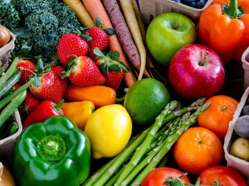 Imagen de archivo de unas frutas y verduras