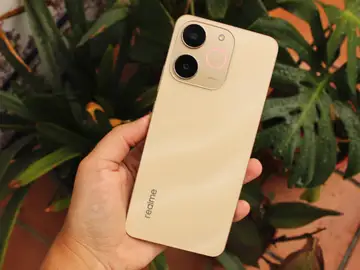 El diseño es uno de los puntos fuertes de este smartphone realme realme Note 70T en color dorado