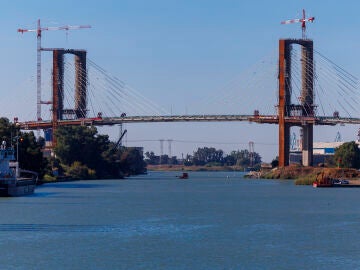 Las obras del Puente del Centenario de Sevilla, vinculado a las mordidas de Santos Cerd&aacute;n y que deber&iacute;an haber finalizado en 2023