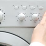 Precio de la luz hoy, viernes 27 de febrero, por horas: el mejor momento para poner la lavadora